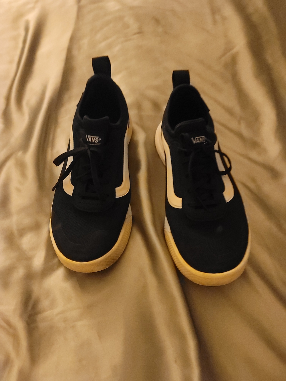 Vans UltraRange Black White Sneakers Men’s 7 Women’s 8.5